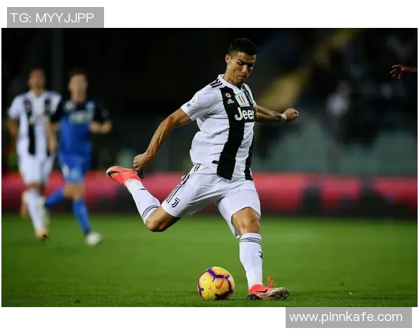 以足球球星经典庆祝pose诠释激情与力量的运动艺术魅力