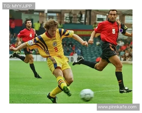 足球巨星与子女同场竞技父爱传承与运动天赋的完美融合 足球巨星与子女同场竞技父爱传承与运动天赋的完美融合