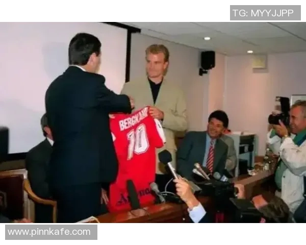 荷兰历届足球明星球员实力排名全解析 逐代巨星成就辉煌历史 荷兰历届足球明星球员实力排名全解析 逐代巨星成就辉煌历史